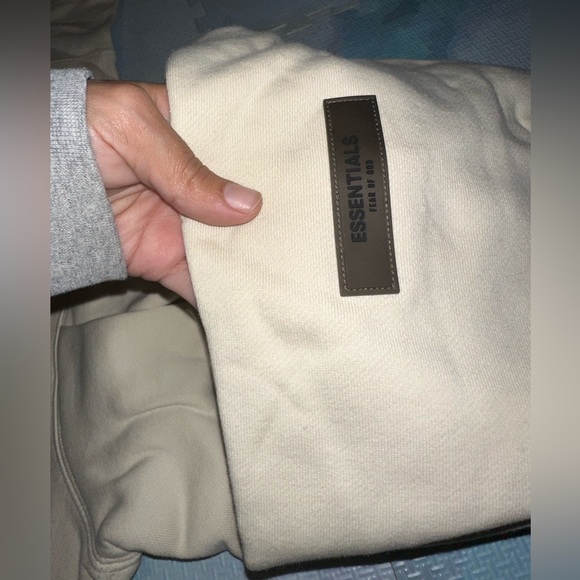 Fear of God ESSENTIALS Egg Shell Hoodie - NWT/NIB (L) Men’s - Picture 3 of 3